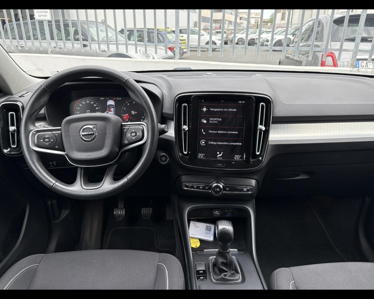 VOLVO XC40 (2017-->) - XC40 T2 Momentum Core