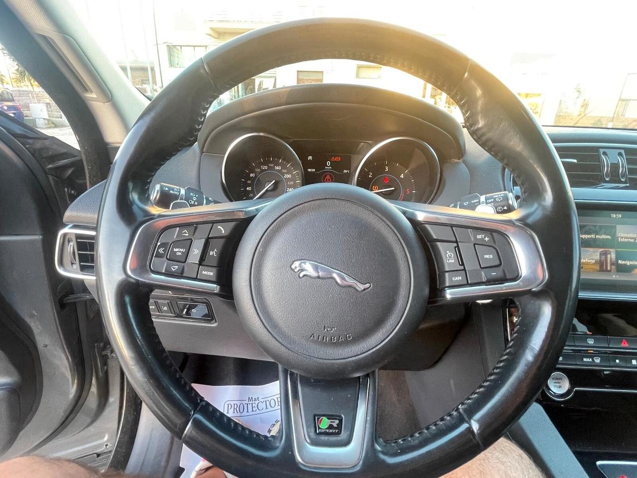 Jaguar F-Pace 2.0 D 180 CV AWD aut. R-Sport