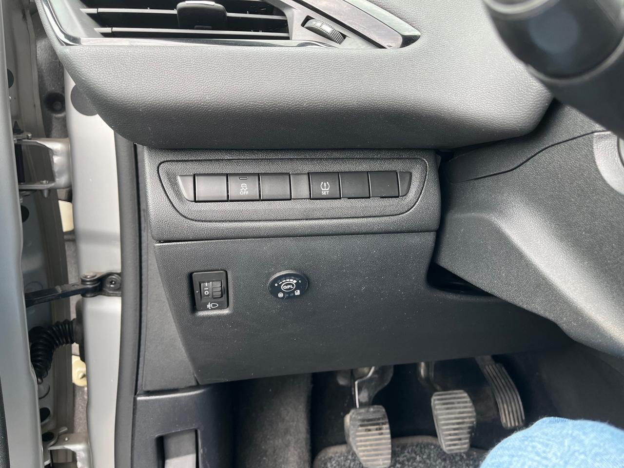 PEUGEOT 208 - BENZINA/GPL