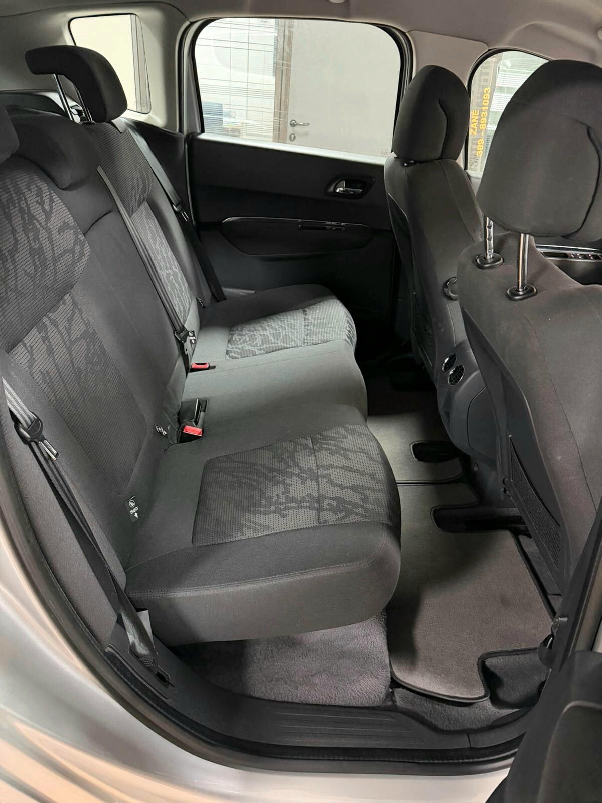 PEUGEOT 3008 1.6 HDi 115CV BUSINESS