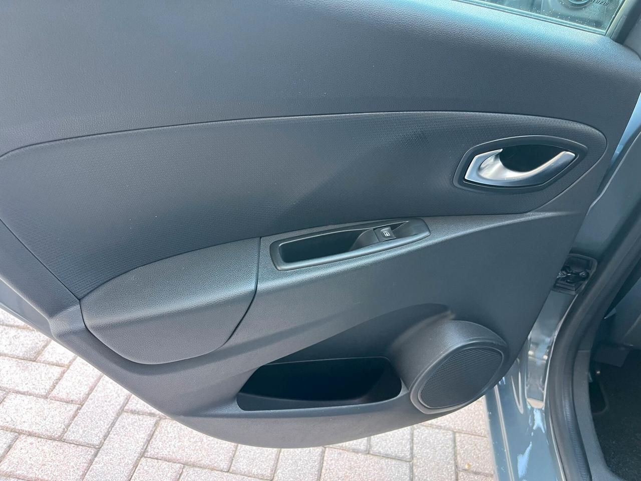 Renault Clio dCi 8V 90 CV Moschino ok neopatentati