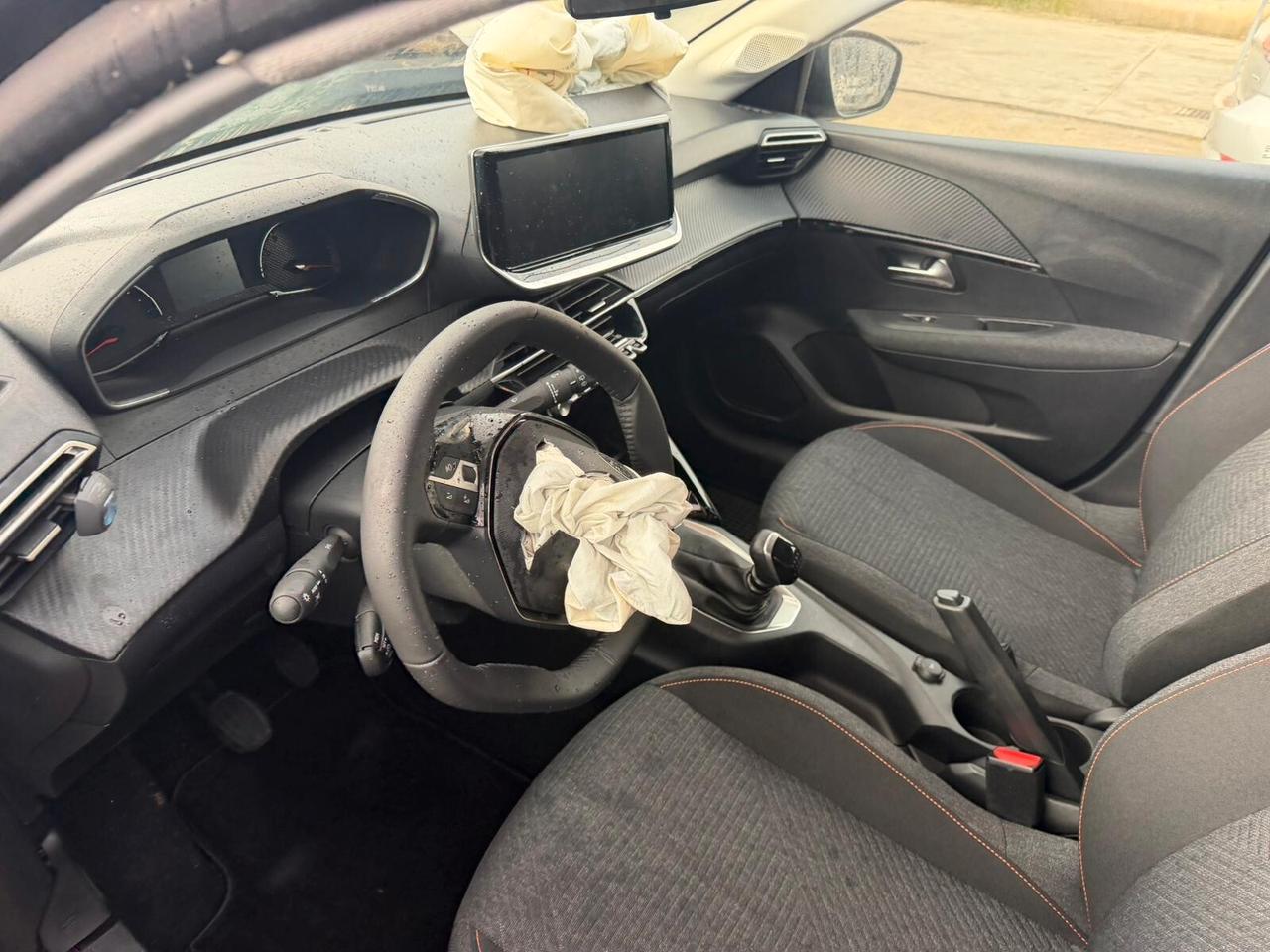 Peugeot 208 1,2 sinistrato - 2025