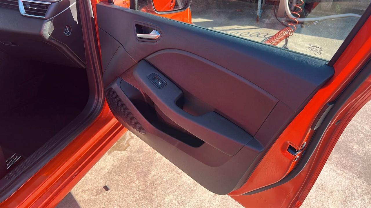 Renault Clio TCe 100 CV GPL 5 porte Equilibre N1 4 Posti Iva Esposta