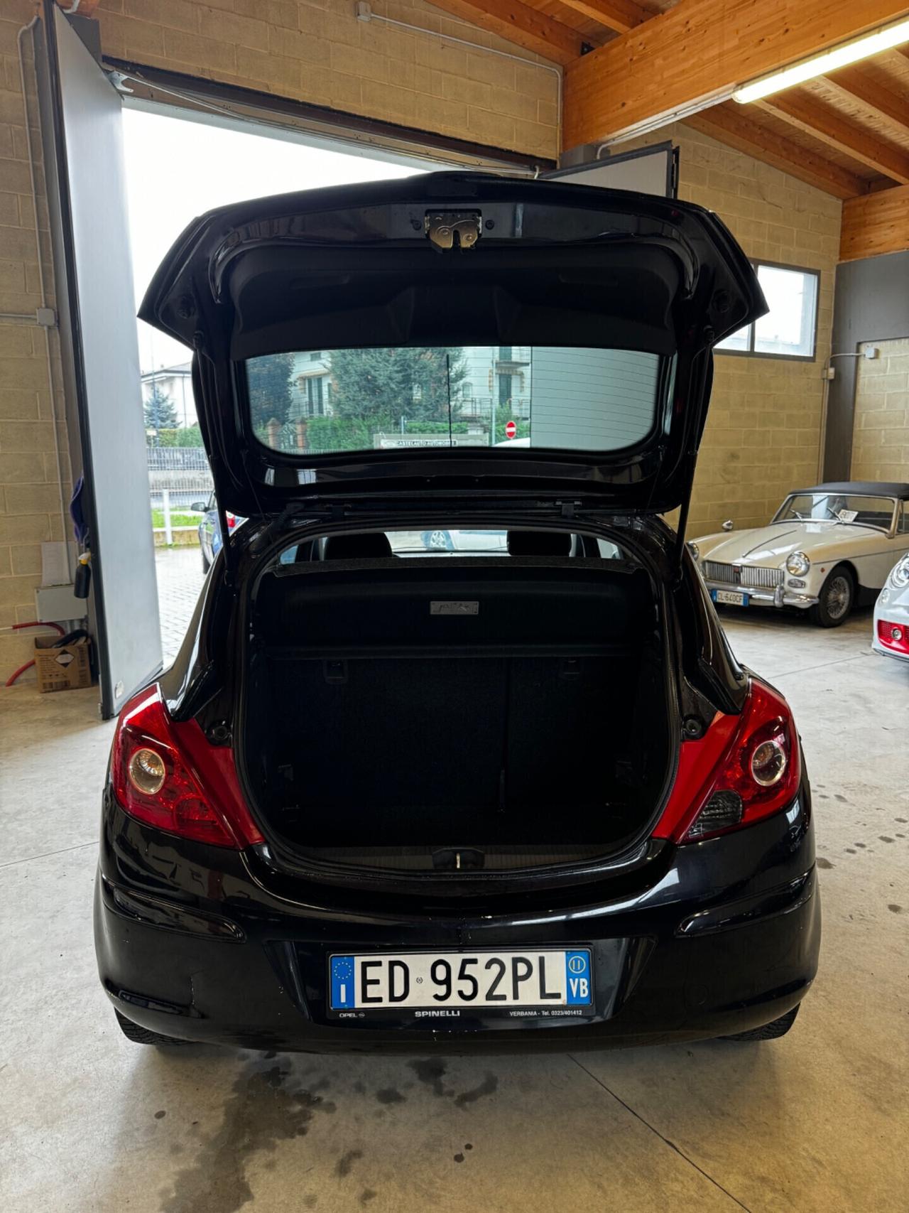 Opel Corsa 1.2 3 porte Club