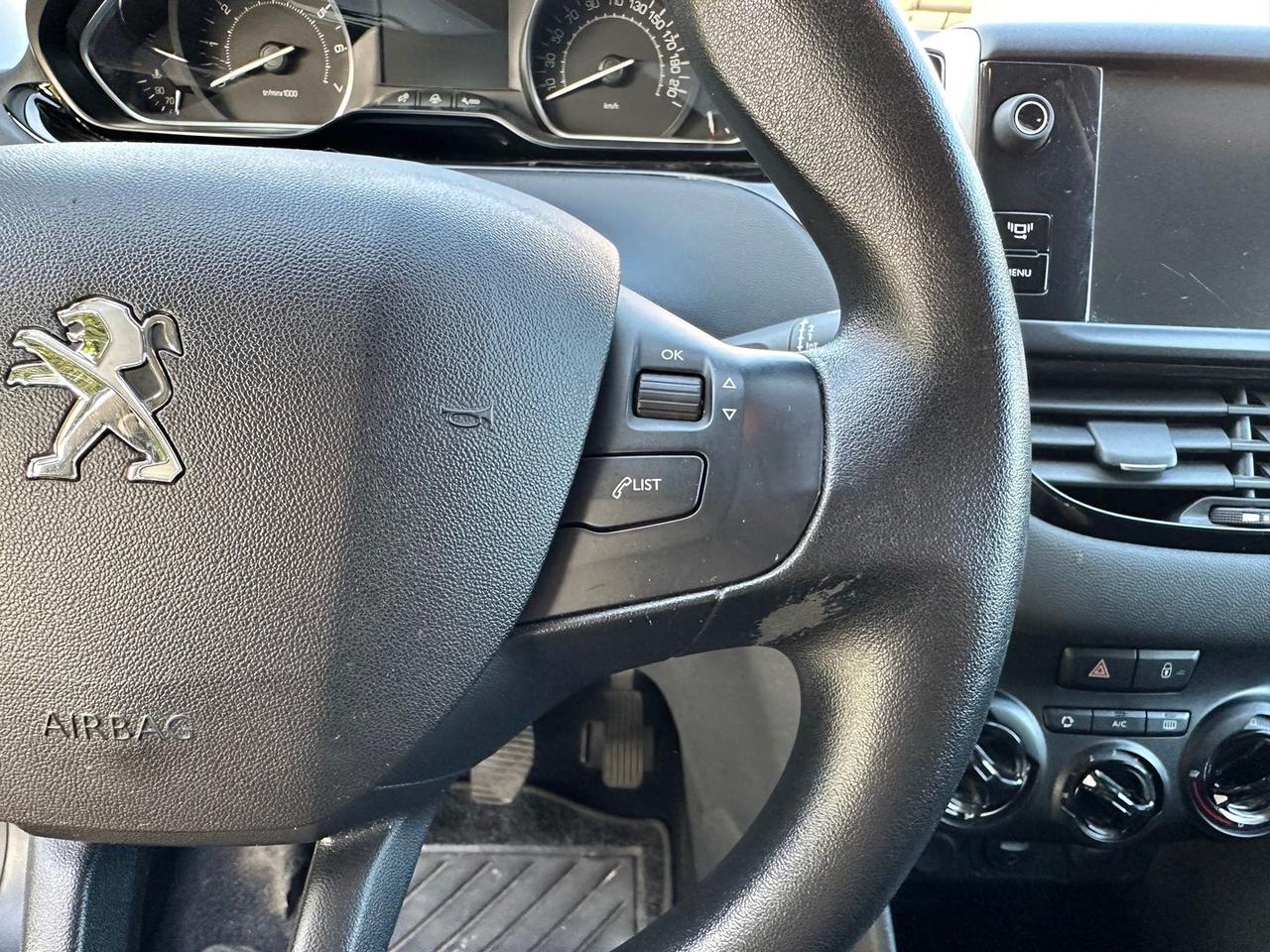 Peugeot 208 Allure 1.4 95 VTI #6873