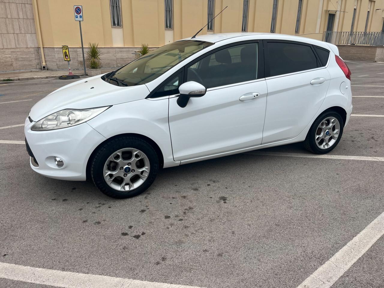 Ford Fiesta 1.4 TDCi 70CV 5 porte Titanium