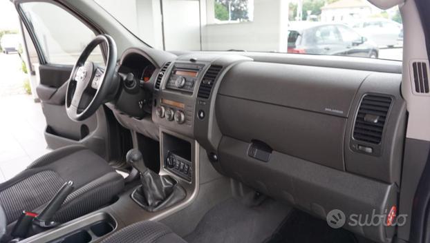 NISSAN Pathfinder 2.5 dCi LE