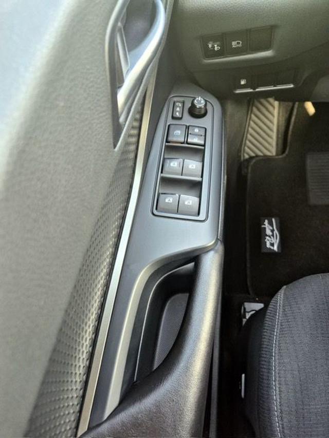 TOYOTA C-HR 1.8 Hybrid E-CVT Business