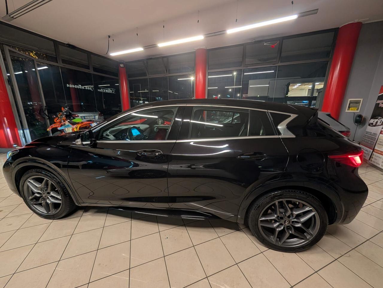 Infiniti Q30 1.5 diesel Sport Black