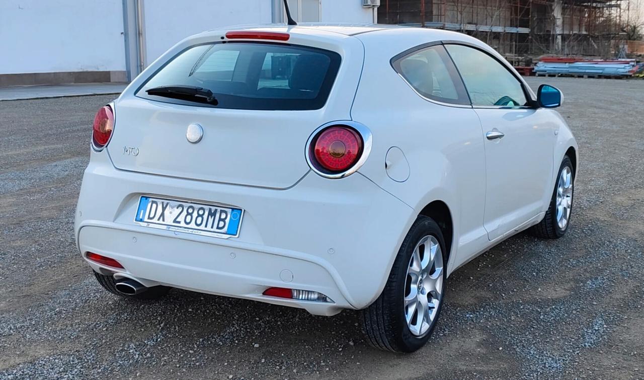 Alfa Romeo MiTo 1.6 JTDm 16V Distinctive Sport Pack