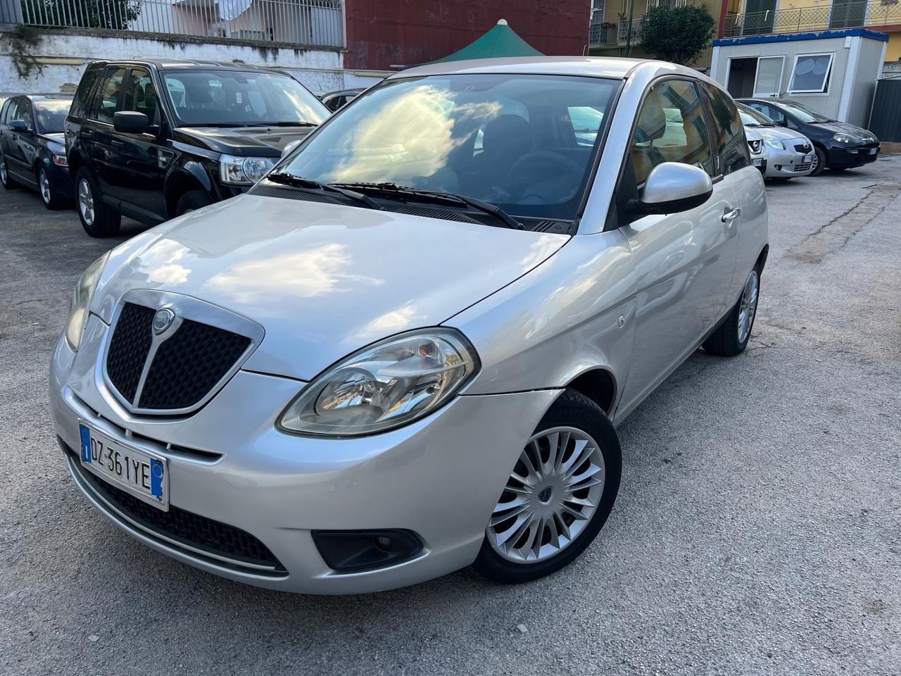 Lancia Ypsilon 1.2 Benzina Per neo patentato
