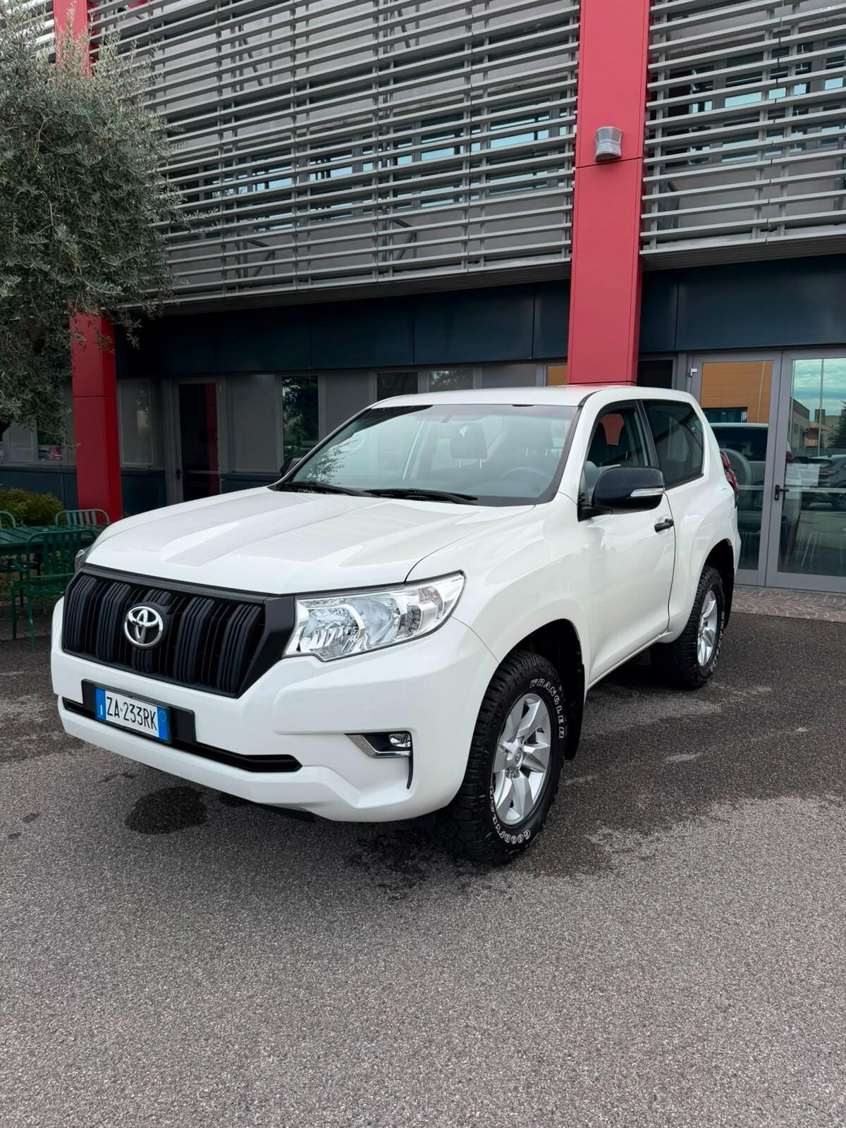 Toyota Land Cruiser 2.8 D4-D 3 porte Active GANCIO TRAINO 4X4 PASSO CORTO