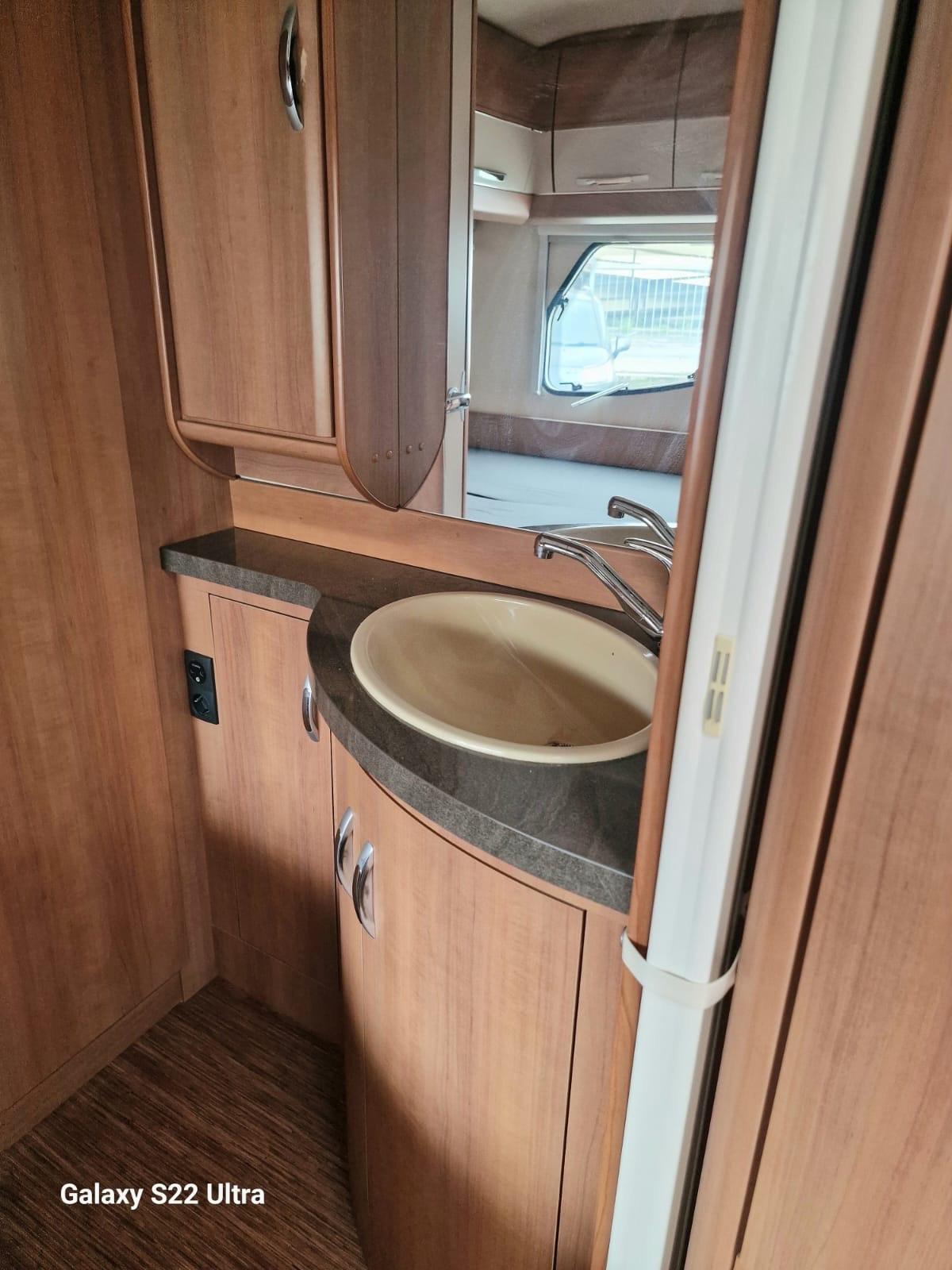 Hobby la Vita Caravan del 2010 in saldo 695