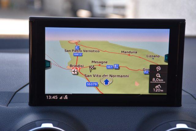 AUDI Q2 30 TDI S tronic Business *Telecamera, Navigatore*