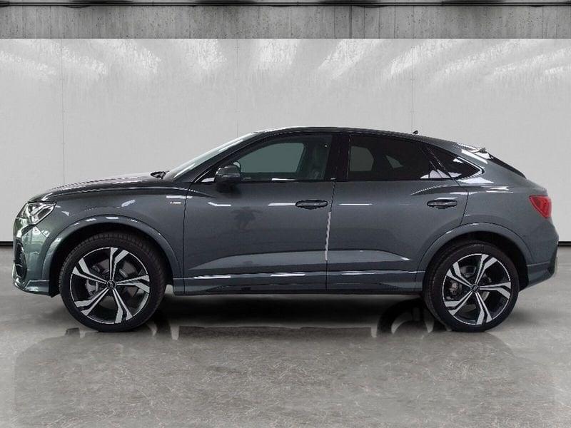 Audi Q3 Sportback 40 2.0 tdi Identity Black quattro 193cv s-tronic