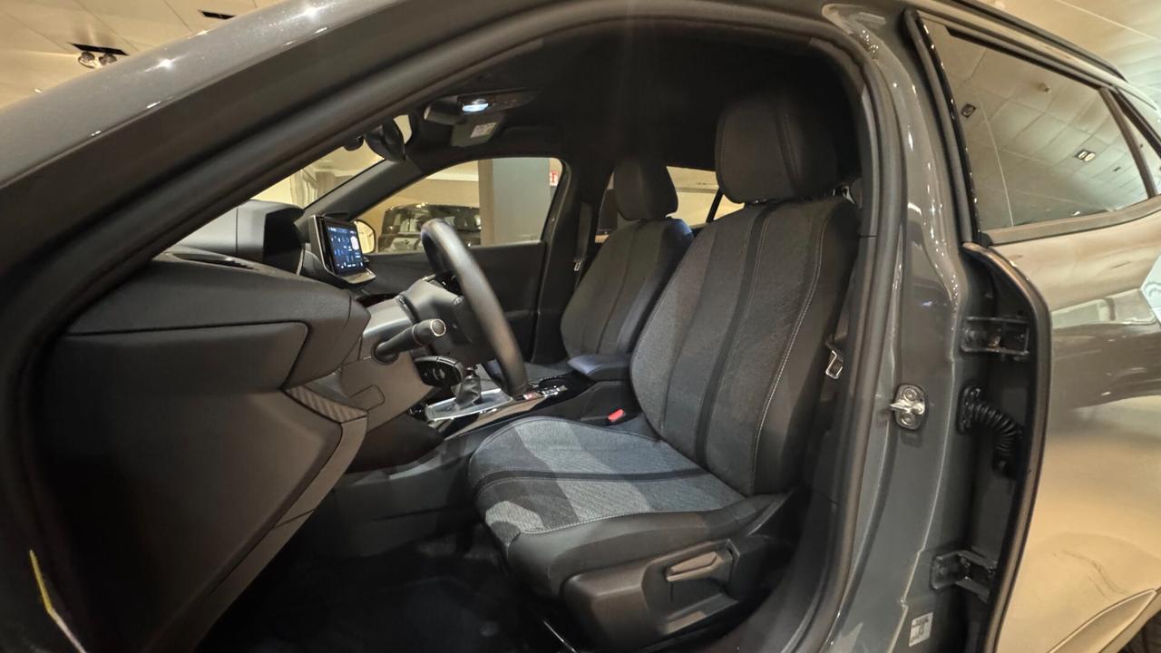 PEUGEOT 2008 1.2 BENZINA 101CV - 2024
