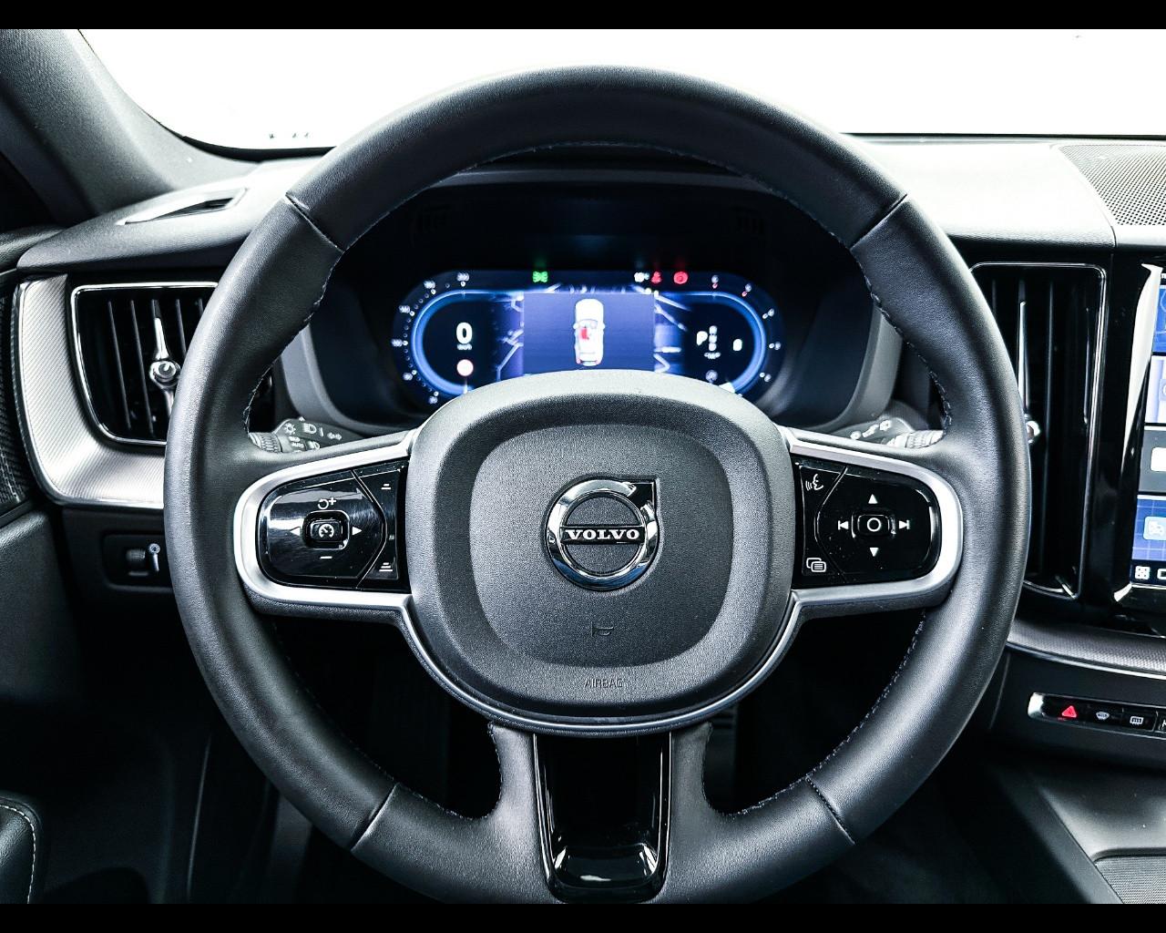 VOLVO XC60 (2017-->) - XC60 B4 (d) AWD automatico Plus Dark