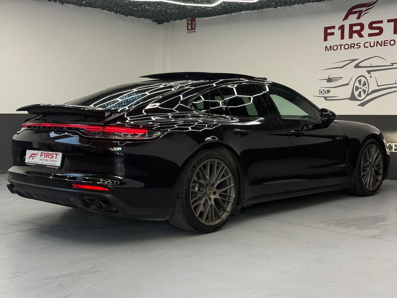 Porsche Panamera 4 PLATINUM EDITION