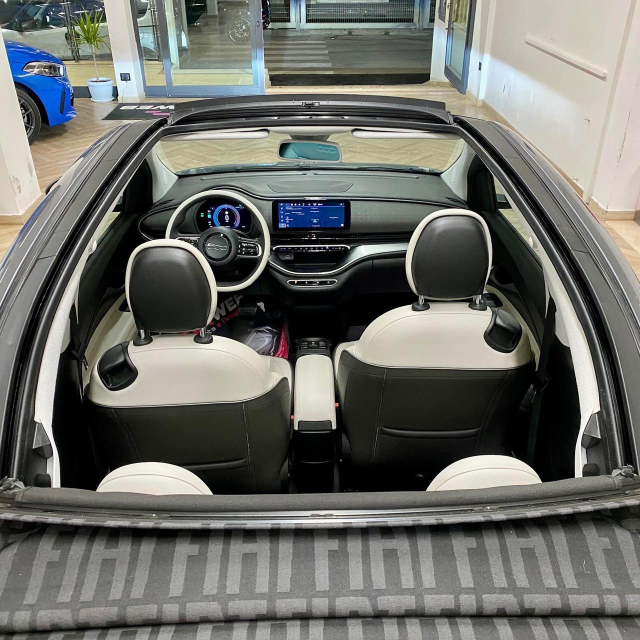 FIAT 500e CABRIO 43KW Navy CAM 2021