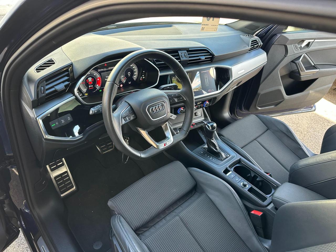 Audi Q3 Sportback 35 2.0 tdi Identity Black s-tronic