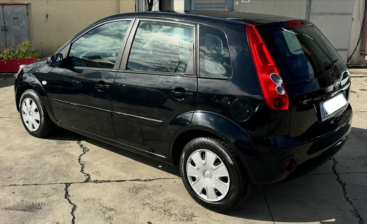 Ford Fiesta 1.4 TDCi 68cv 5p. Ghia NEOPATENTATI