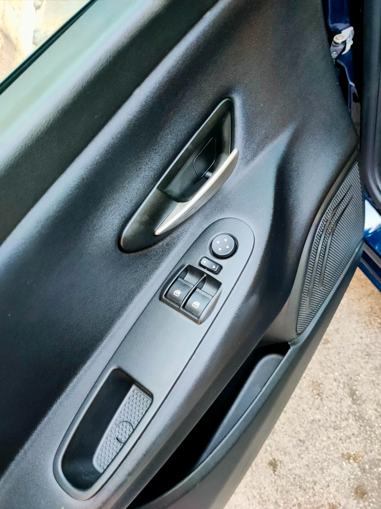 Lancia Ypsilon 1.0 FireFly 5 porte S&S Hybrid Ecochic Gold