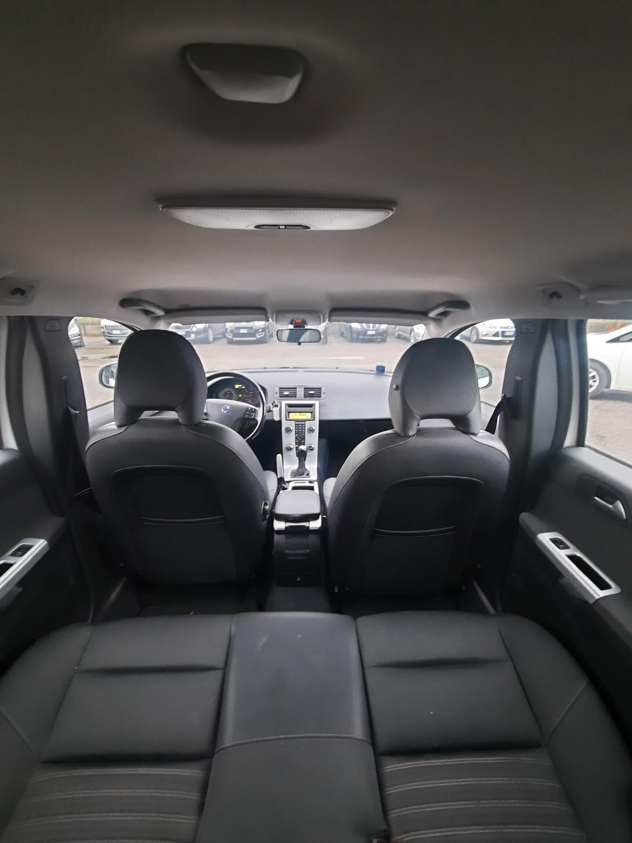 Volvo V50 D2 R-design