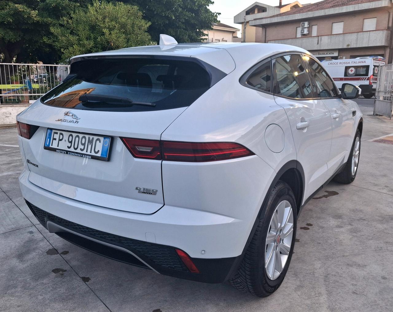Jaguar E-Pace 2.0D 150 CV S Bianco Perla