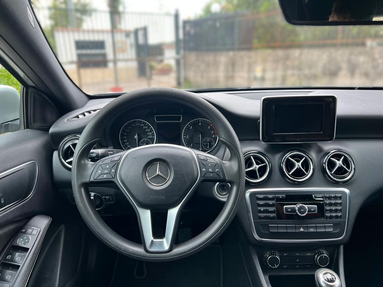 MERCEDES CLASSE A 180 1.5 CDI Premium-2013
