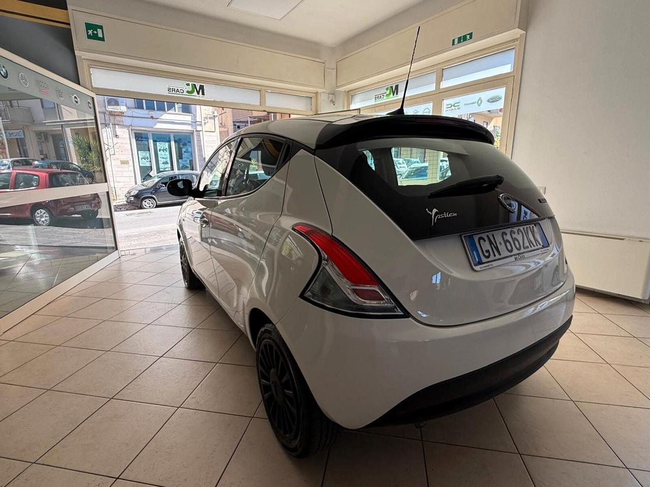 Lancia Ypsilon 1.0 FireFly 5 porte S&S Hybrid Alberta Ferretti