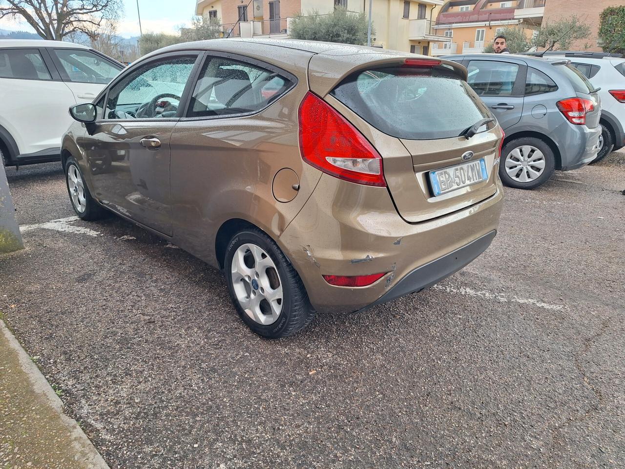 FORD FIESTA 1.2B IMPIANTO METANO NEOPATENTATI €5 CARROZZERIA DA RIVEDERE