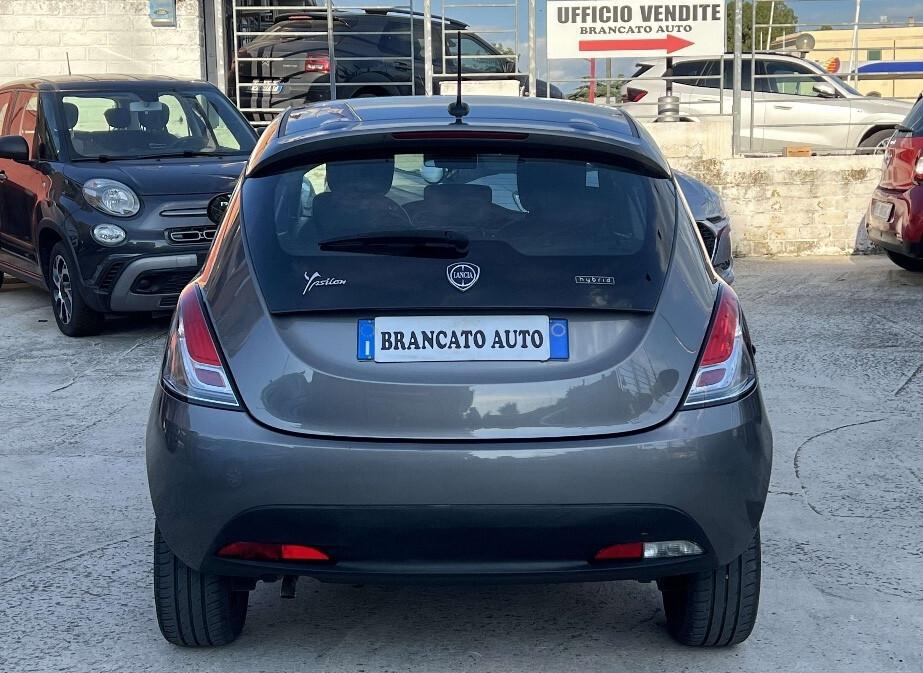 Lancia Ypsilon 1.0 FireFly 5 porte S&S Hybrid Ecochic Silver