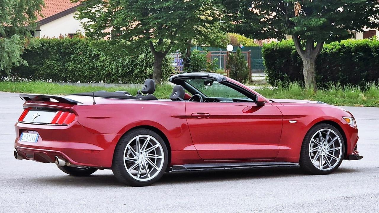 Ford Mustang Fastback 3.7 Cabrio Noleggio