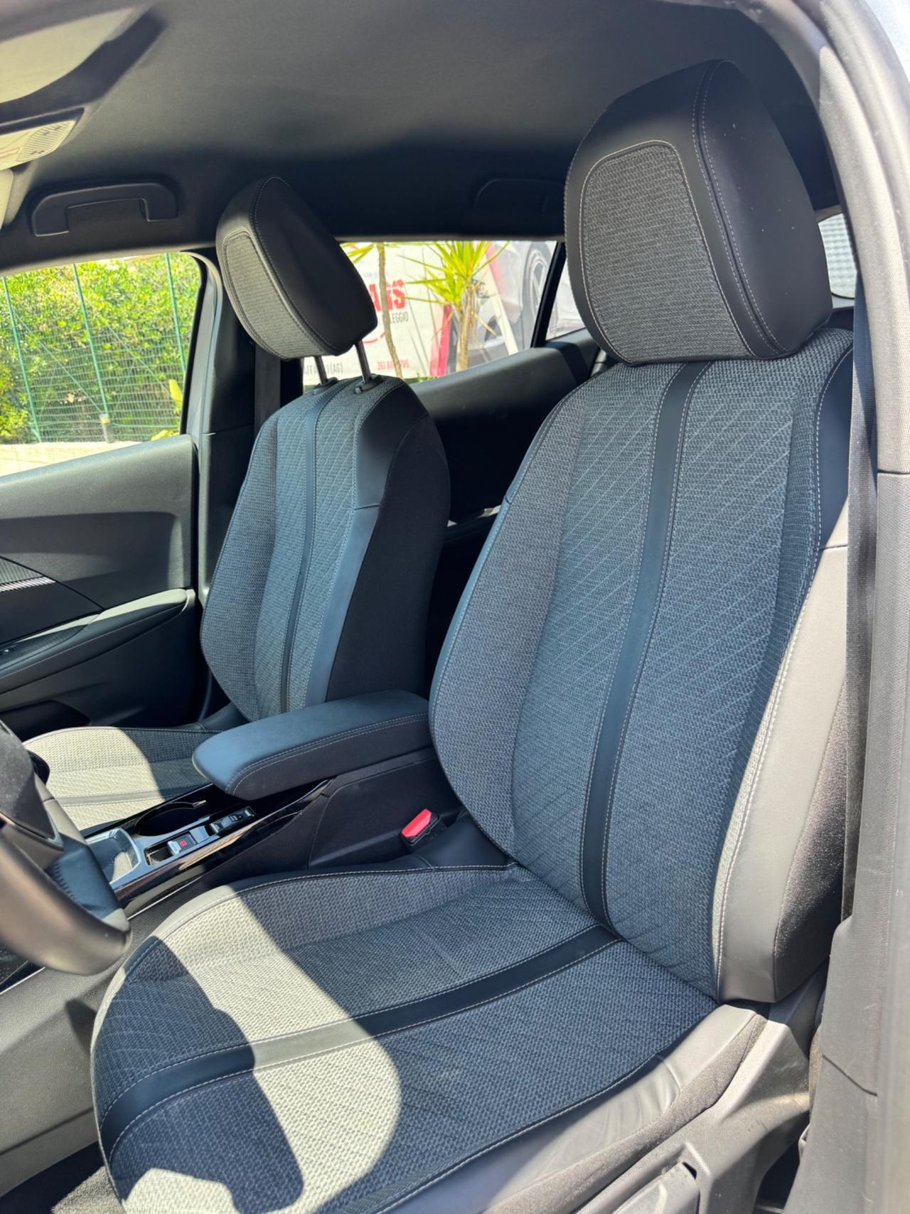 Peugeot 2008 PureTech 100 S&S Allure