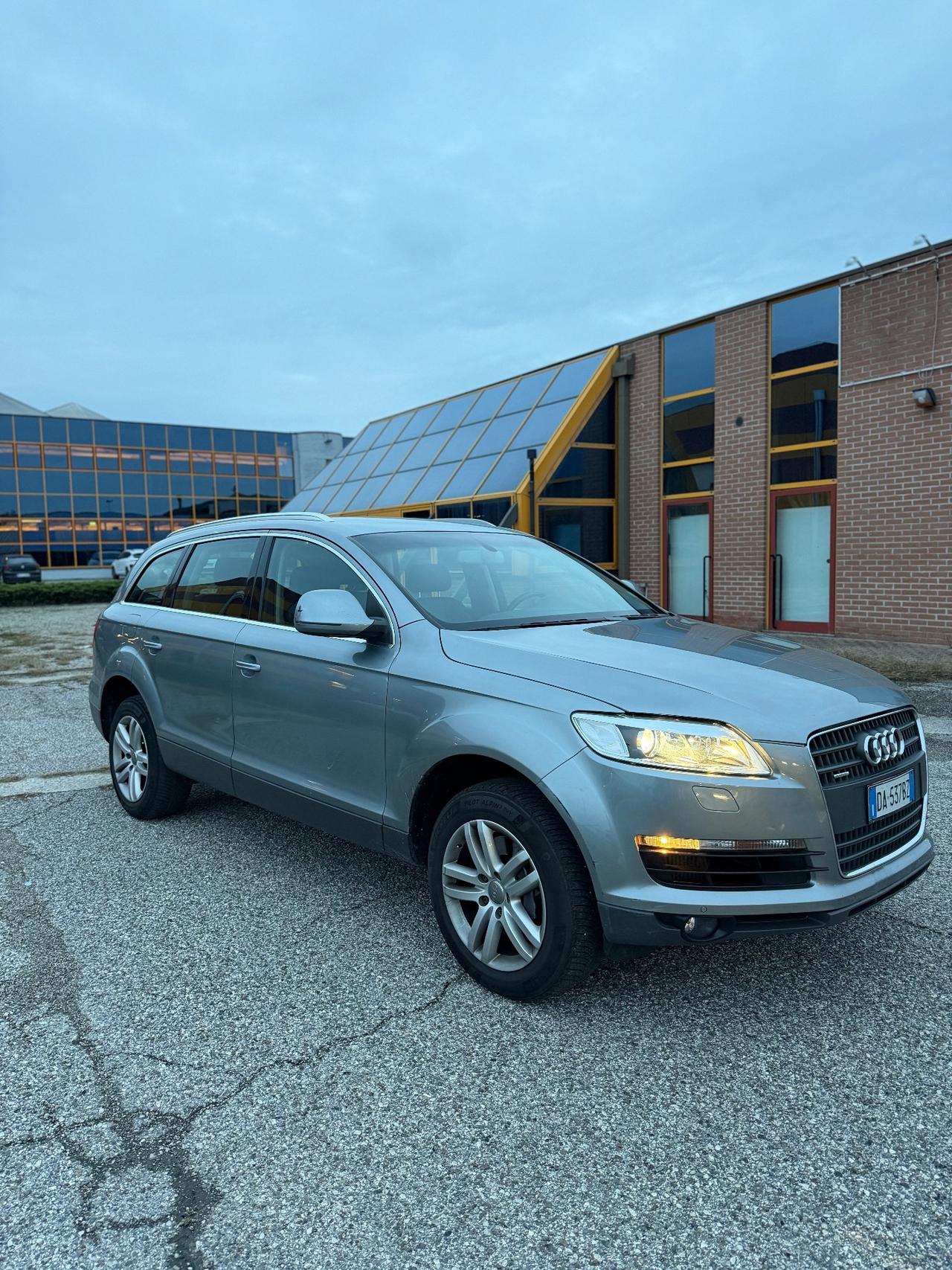 Audi Q7 3.0 V6 TDI 233CV quattro tiptronic