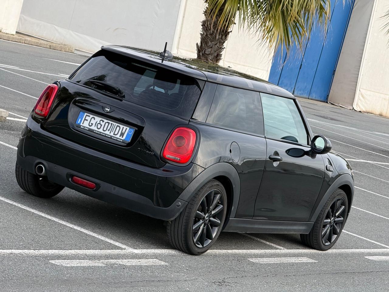 Mini 1.5 Cooper D 116 CV-AUTOM-BLACK EDITION