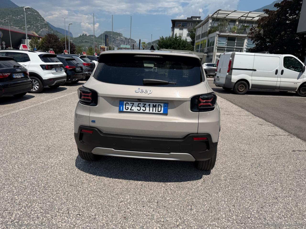 JEEP Avenger BEV Summit 420 156 CV CERCHI IN LEGA DA 18