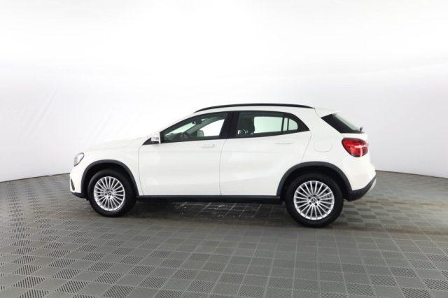 MERCEDES-BENZ CLA sse GLA GLA 200 d Automatic Business