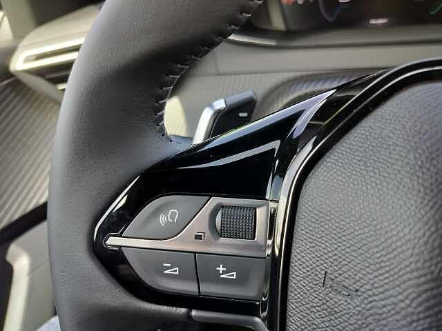 Peugeot 2008 Hybrid 145 e-DCS6 Allure *KM Ø*