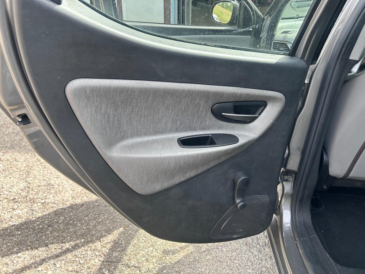 Lancia Ypsilon 0.9 TwinAir 85 CV 5 porte Metano Ecochic Gold