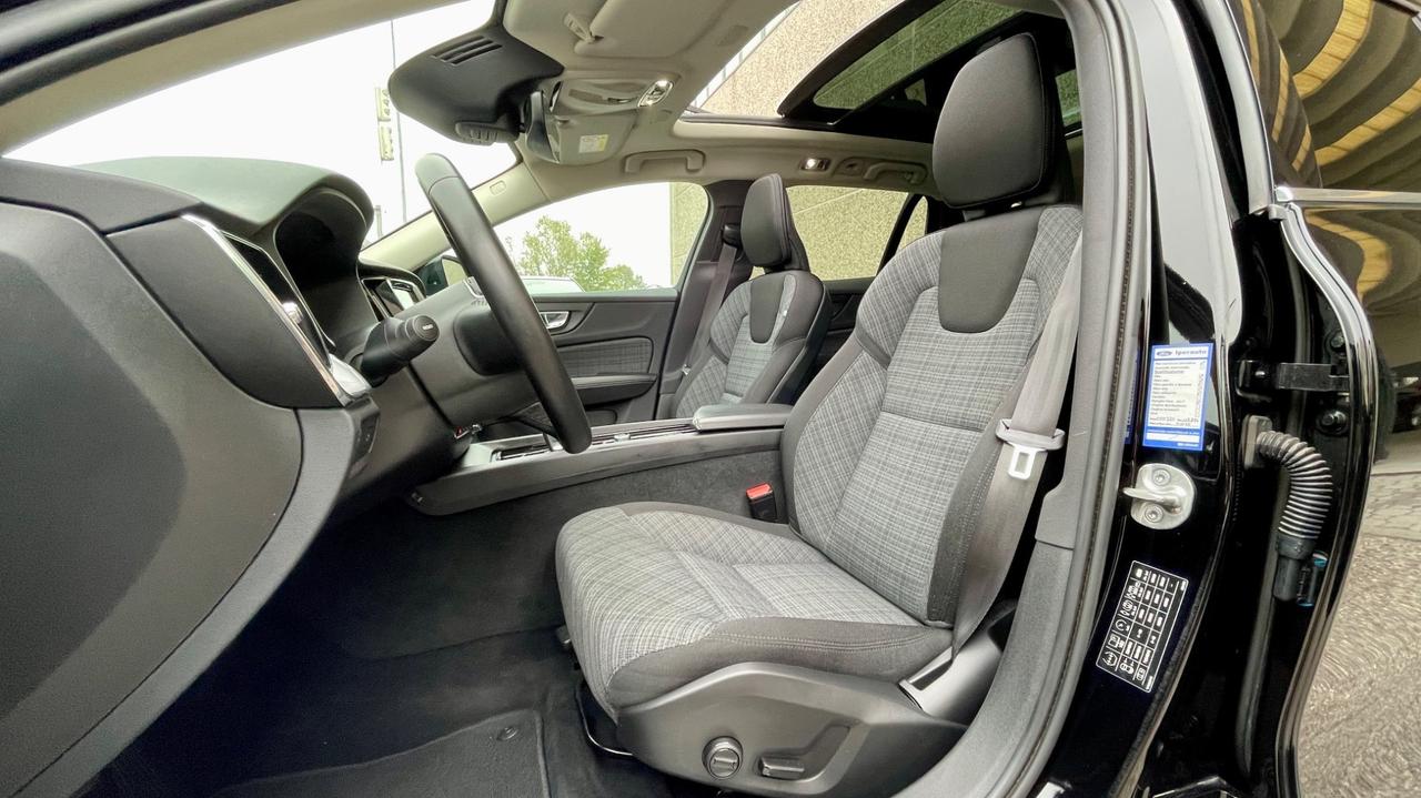 VOLVO V60 B4 2.0 GEARTRONIC MOMENTUM BUSINESS PRO 197CV - FULL LED, TETTO, SEDILI RISCALDABILI