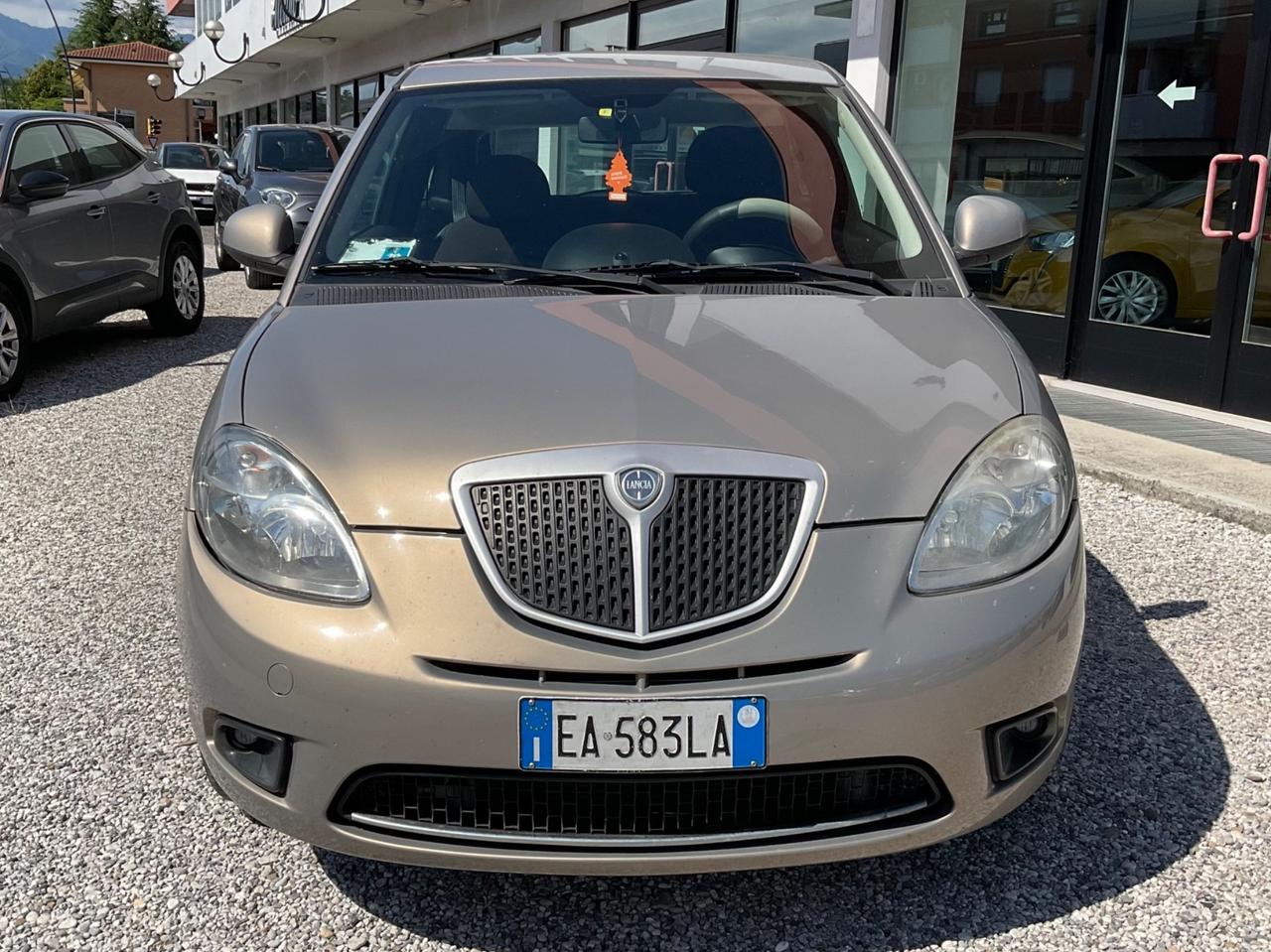 Lancia Ypsilon 1.2 Versus