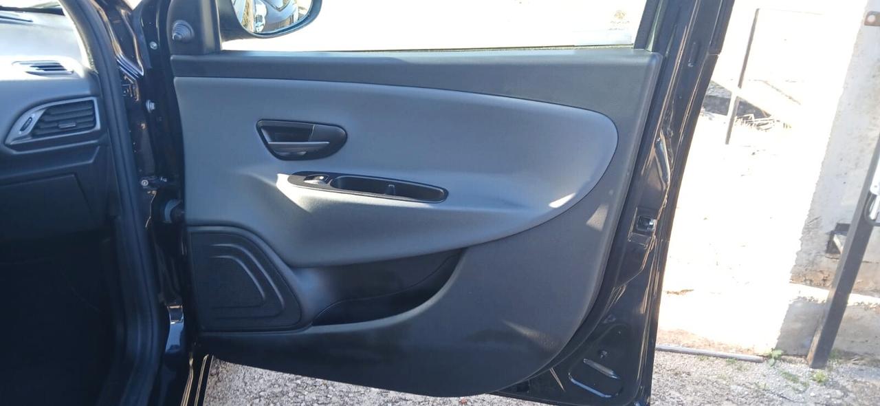 Lancia Ypsilon 1.2 69 CV GPL Gold - 2016