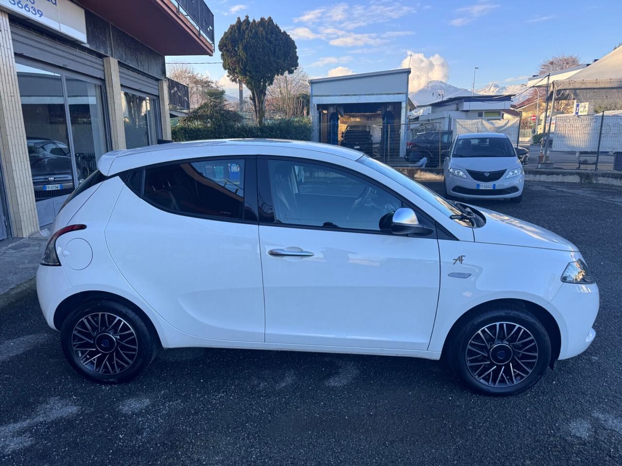 Lancia Ypsilon 1.0 Hybrid Alberta Ferretti