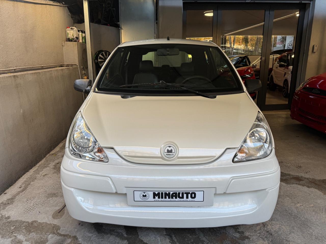 Aixam Bianco Perla Trasporto e Permute