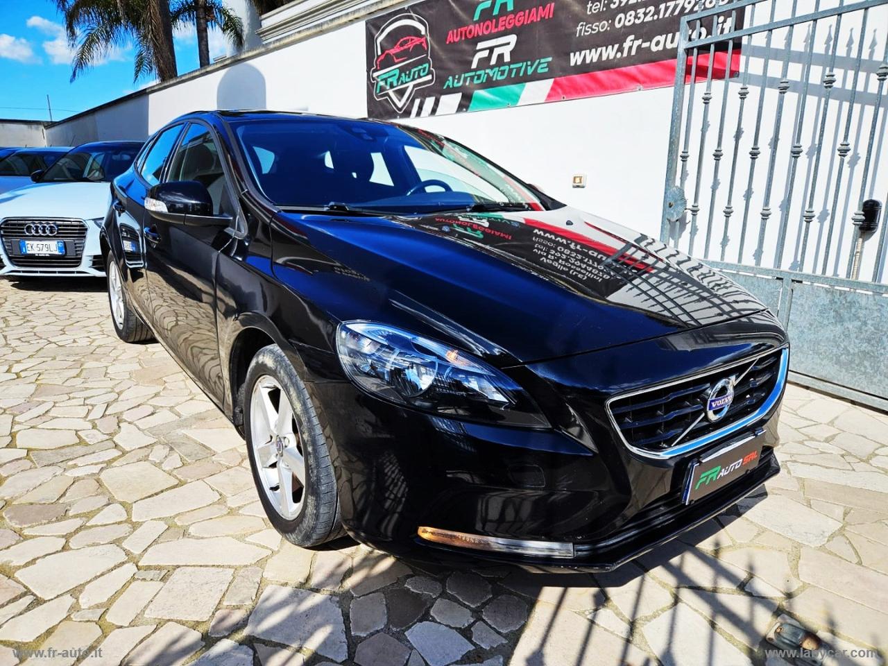 VOLVO V40 D2 R-design Momentum