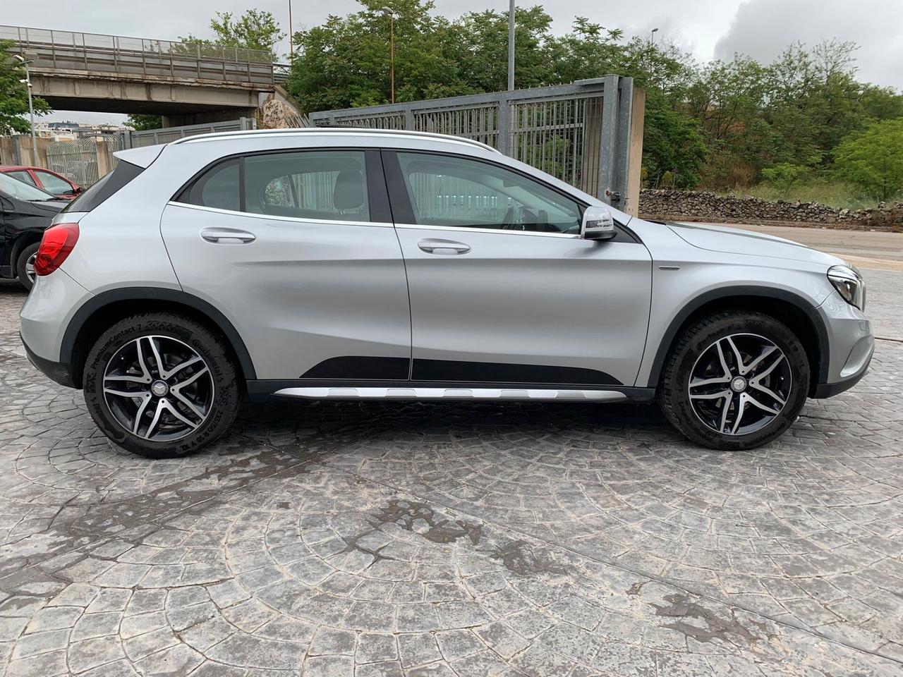 Mercedes-benz GLA 200d 4Matic Premium - !! TETTO !!