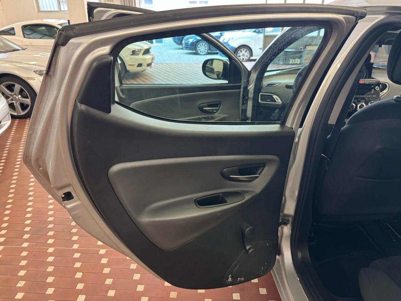 Lancia Ypsilon 1.2 69 CV 5 porte Platinum - UNICO PROPRIETARIO
