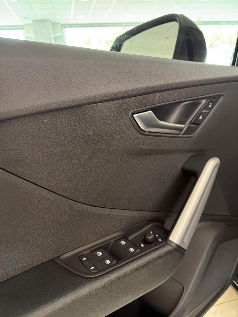 AUDI - Q2 - 30 TDI S tronic Identity Black
