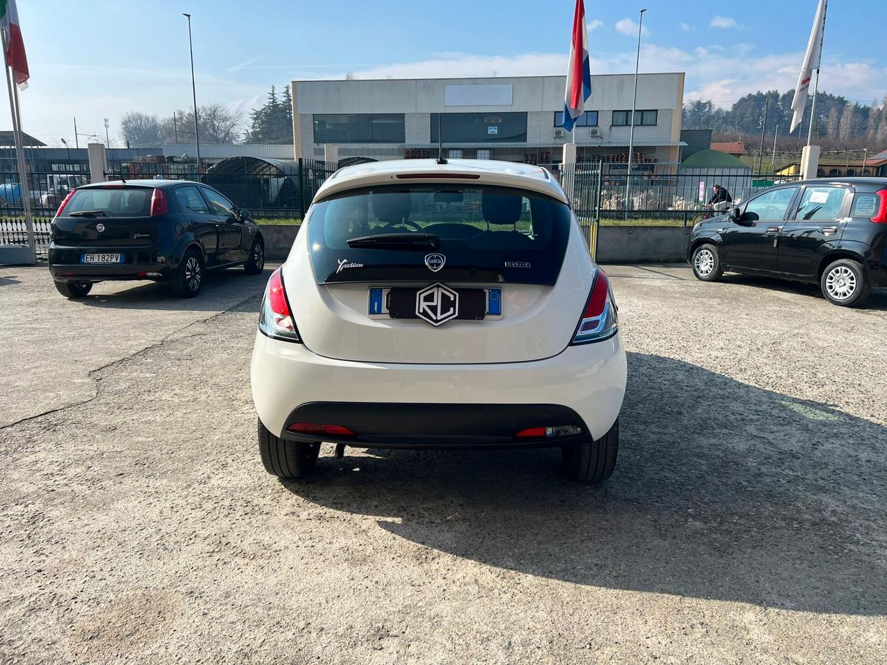 Lancia Ypsilon 1.0 FireFly 5 porte S&S Hybrid Ecochic Silver